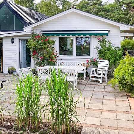 1 Bedroom Amazing Home In Hoellviken Exterior foto