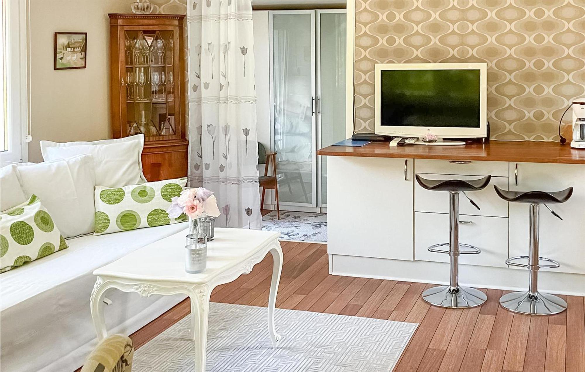 1 Bedroom Amazing Home In Hoellviken Exterior foto